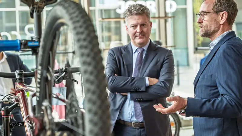 Dr. Andreas Schwab, Europaabgeordneter aus Südbaden, im Gespräch mit JobRad-Gründer Ulrich Prediger Dr. Andreas Schwab, Europaabgeordneter aus Südbaden, im Gespräch mit JobRad-Gründer Ulrich Prediger