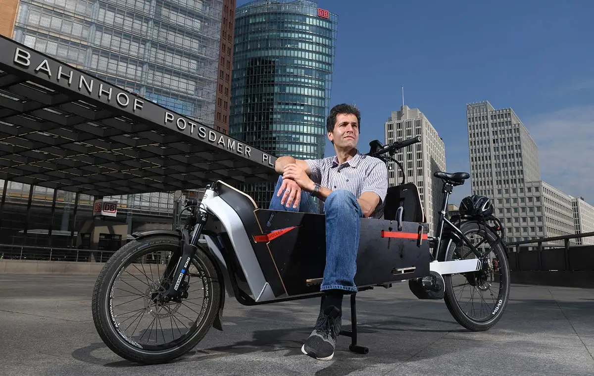 Bild von Jens Sturm mit seinem Cargobike am Postdamer Platz Bild von Jens Sturm mit seinem Cargobike am Postdamer Platz